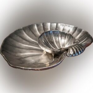 Vintage Wilton scallop shell serving tray